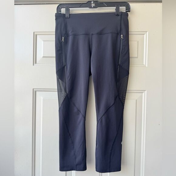 Lululemon Cropped Leggings-Black-Mesh Panels on Legs-Zippered Pockets-Size 8 - Picture 3 of 10
